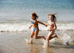 Normal_noordzee_zee_spelen_rennen_water_strand_zwemmen_kinderen